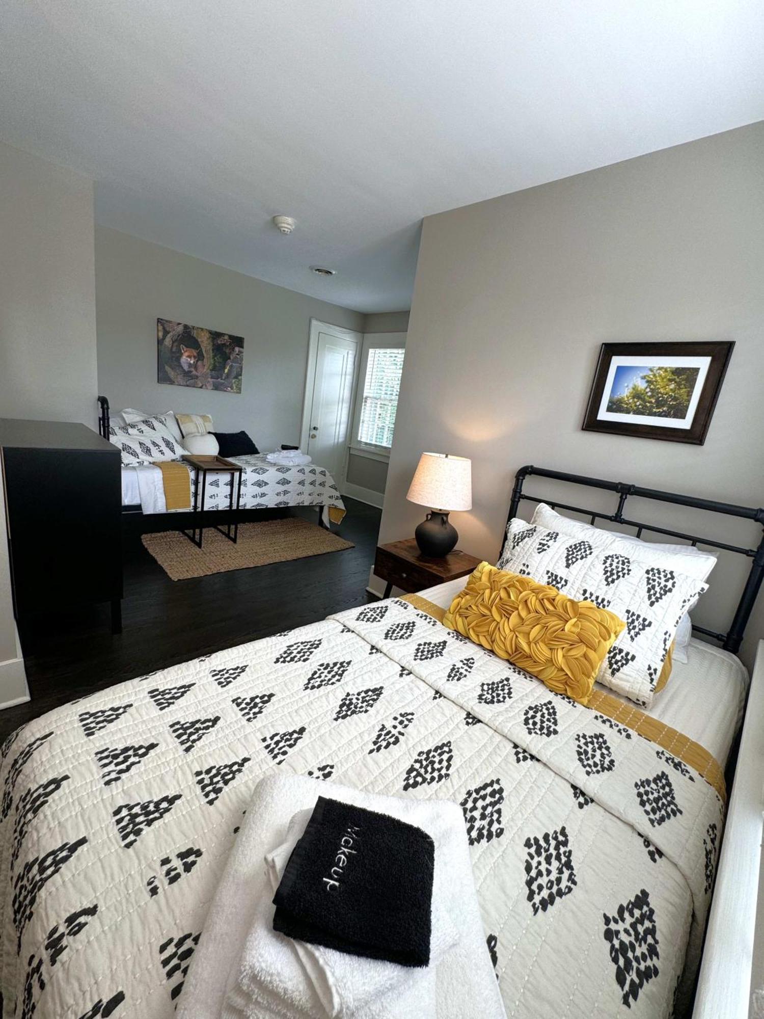 The Fox Den By Luxe Sleeps 3 Bedroom 1 Full Bath 1 Half Bath Downtown St Charles Il Saint Charles Bagian luar foto